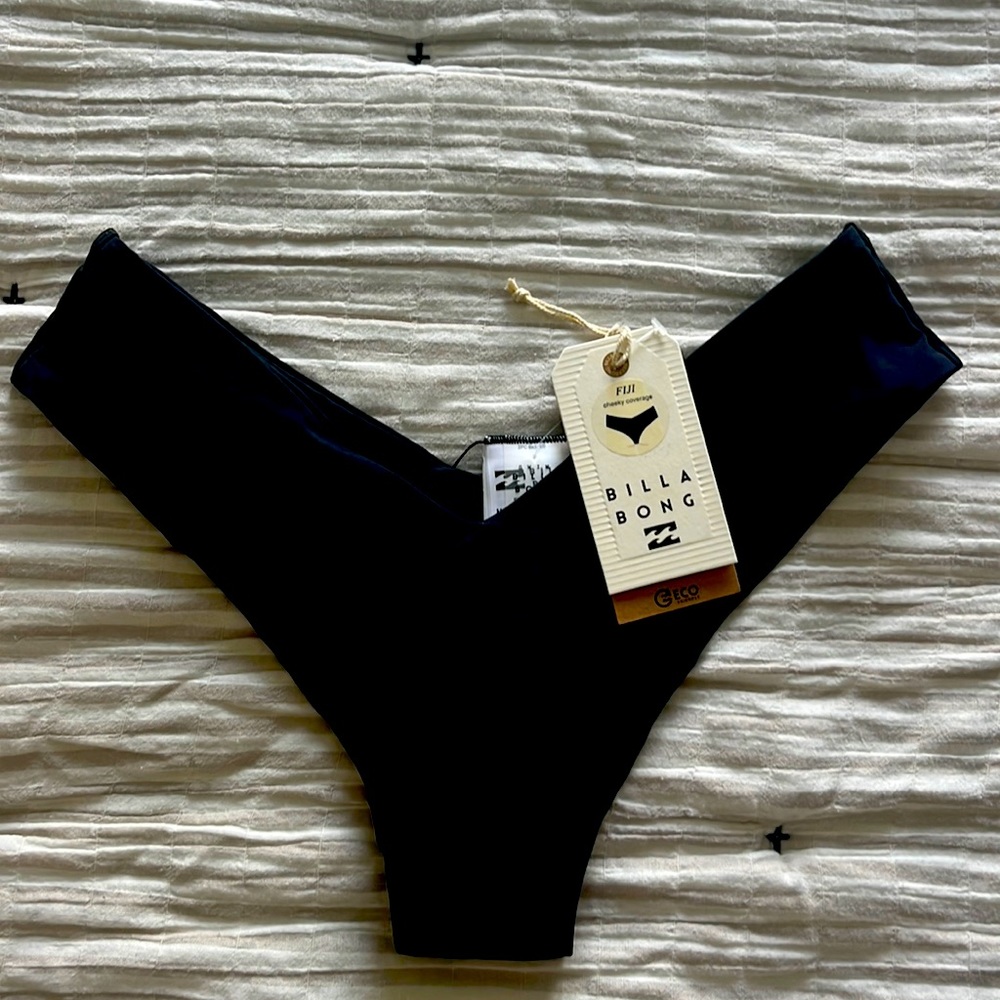 NWT Billabong bottoms